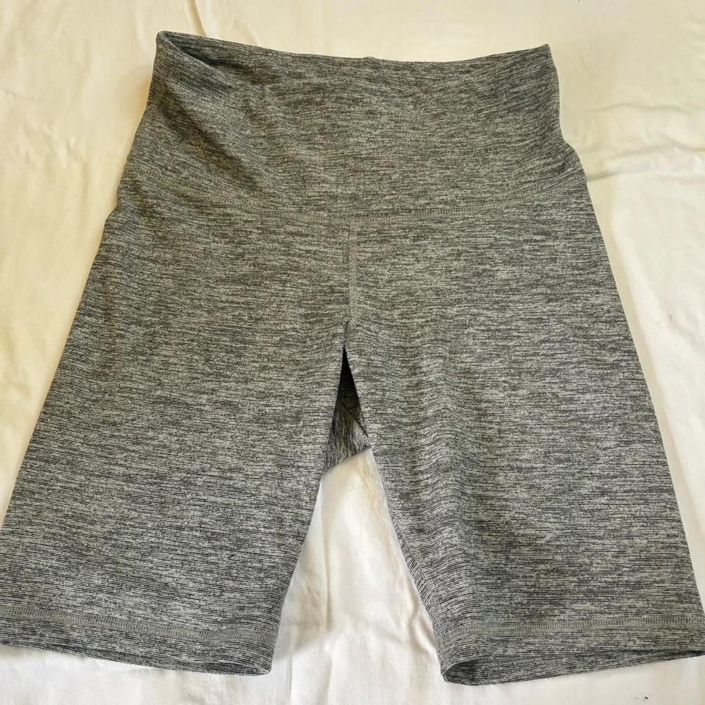 Old Navy Active Womens High-Rise Biker Shorts Gray Small Go Dry